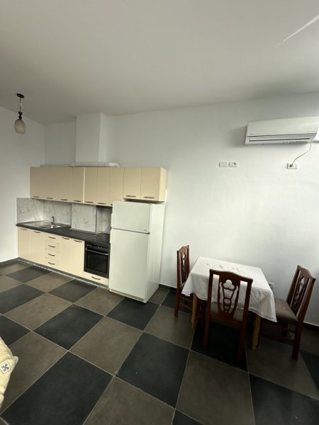 Tirane, jepet me qera apartament 1+1 Kati 2, 60 m² 340 € (3 deshmoret)