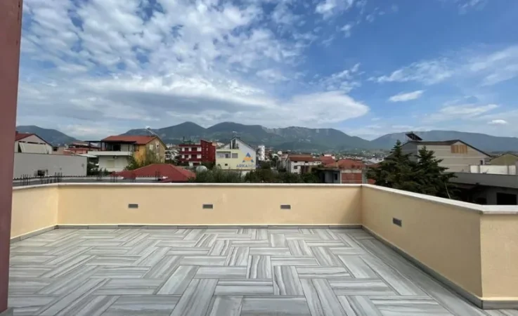 Tirane, jepet me qera Vile 3+1 Kati 3, 254 m² 1.300 € (kodra e priftit)