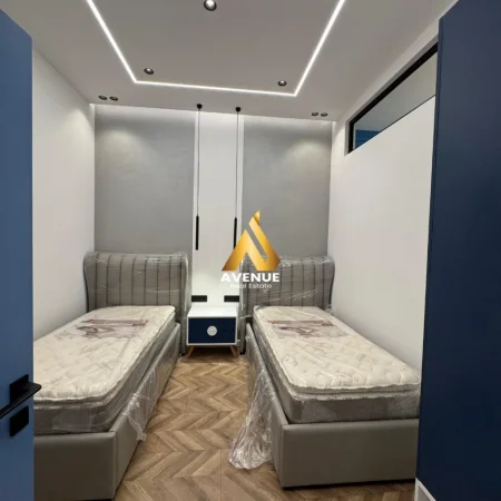 Tirane, jepet me qera apartament 2+1 Kati 1, 80 m² 900 € (kodra e diellit)