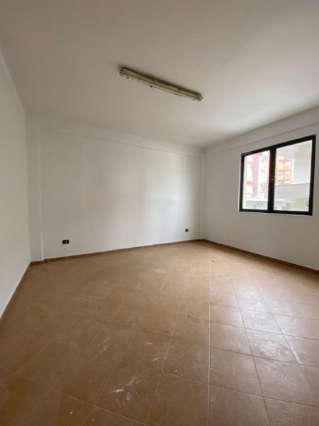 🏢Jepet me Qira Ambient Komercial | 📍 Astir, Tiranë