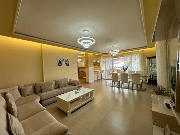 Tirane, shitet apartament 2+1 Kati 4, 146 m² 260.000 € (Rruga e Dajtit, Fresku)