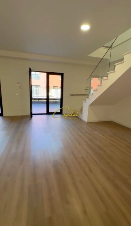 Tirane, jepet me qera zyre Kati 3, 300 m² 3.500 € (RRUGA E KAVAJES)