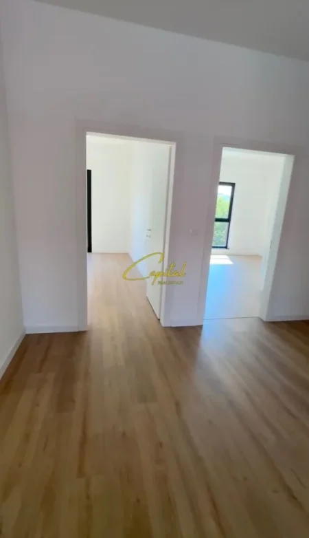 Tirane, jepet me qera zyre Kati 3, 300 m² 3.500 € (RRUGA E KAVAJES)