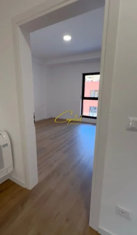 Tirane, jepet me qera zyre Kati 3, 300 m² 3.500 € (RRUGA E KAVAJES)