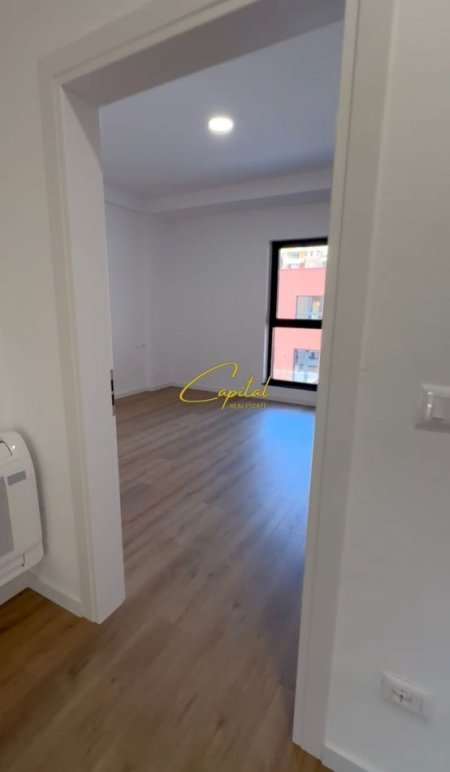 Tirane, jepet me qera zyre Kati 3, 300 m² 3.500 € (RRUGA E KAVAJES)