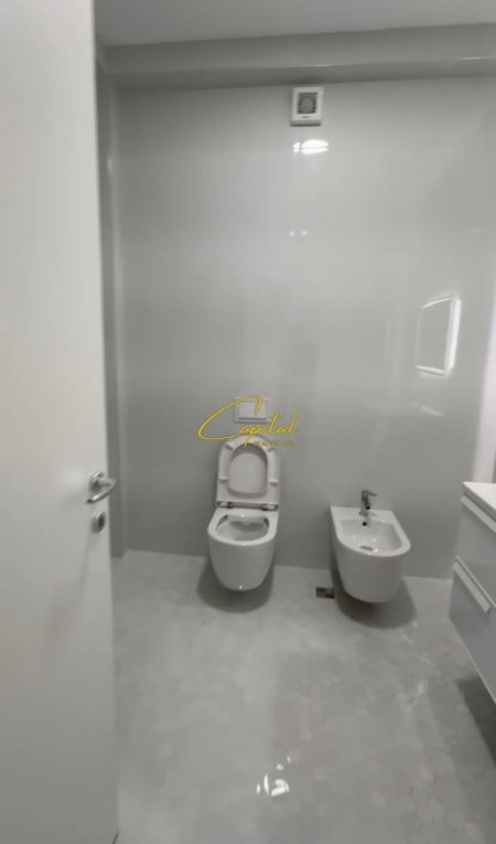 Tirane, jepet me qera zyre Kati 3, 300 m² 3.500 € (RRUGA E KAVAJES)