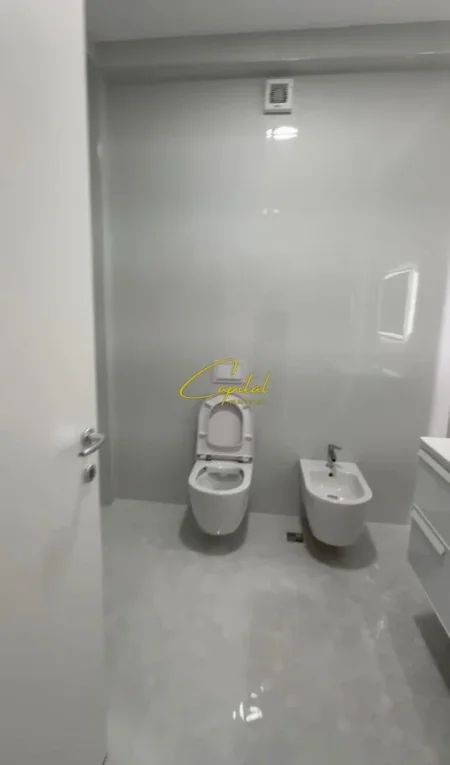 Tirane, jepet me qera zyre Kati 3, 300 m² 3.500 € (RRUGA E KAVAJES)