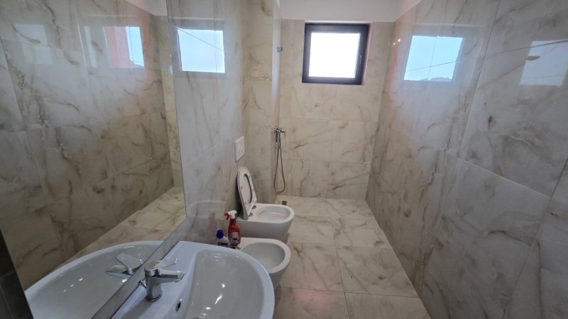 Tirane, jepet me qera apartament 2+1+Ballkon Kati 8, 112 m² 800 € (Rezidenca Future Home)