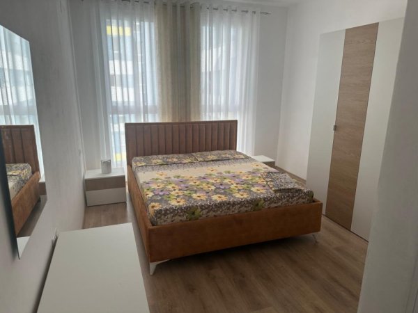 Shqiperi, jepet me qera apartament 2+1+Ballkon Kati 4, 97 m² 500 € (Univers City)