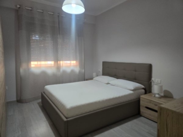 Tirane, jepet me qera apartament 1+1+Ballkon Kati 2, 75 m² 700 € (kompleksi delijorgji)