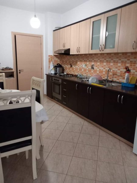 Tirane, jepet me qera apartament 1+1 Kati 2, 72 m² 30.000 Leke (Rruga Muhamed Deliu)