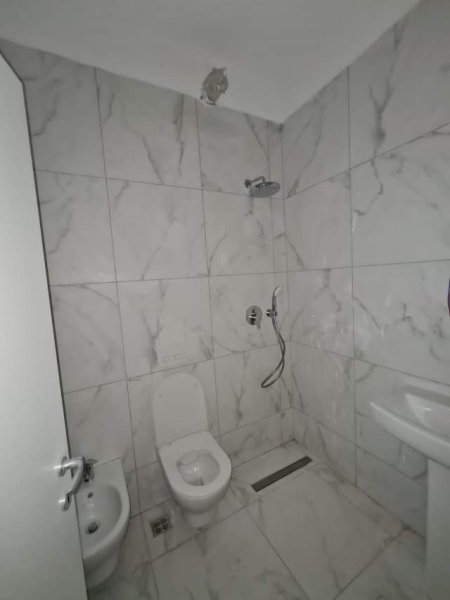 Tirane, jepet me qera apartament 1+1+BLK Kati 5, 80 m² 1.000 Euro (Brigata e VIII)