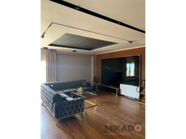 Tirane, jepet me qera apartament 3+1 Kati 4, 170 m² 1.300 Euro (Farke)