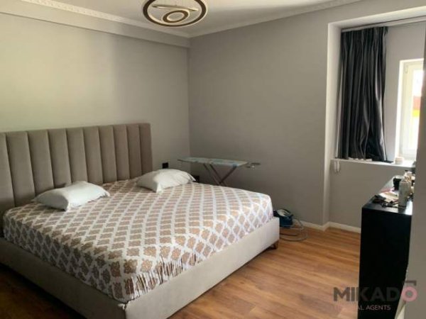 Tirane, jepet me qera apartament 3+1 Kati 4, 170 m² 1.300 Euro (Farke)