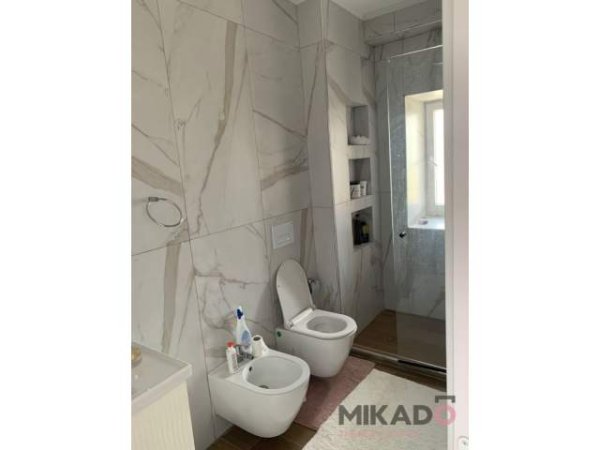 Tirane, jepet me qera apartament 3+1 Kati 4, 170 m² 1.300 Euro (Farke)