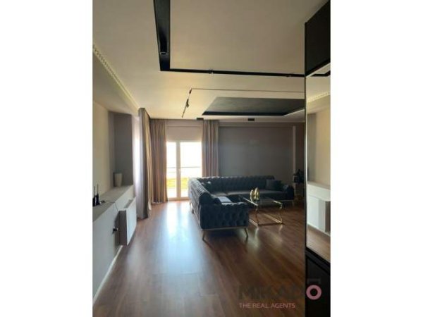 Tirane, jepet me qera apartament 3+1 Kati 4, 170 m² 1.300 Euro (Farke)