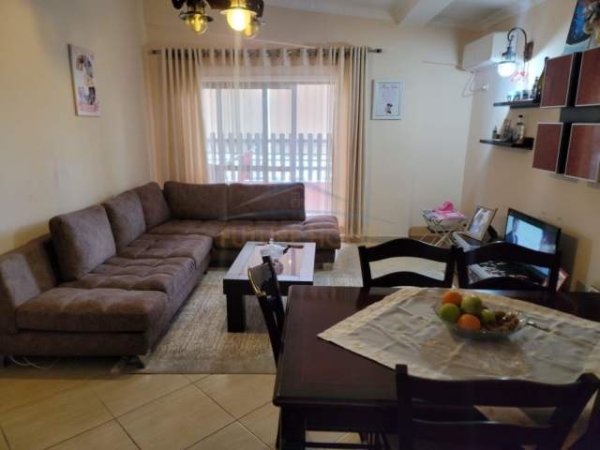 Tirane, jepet me qera apartament 2+1 Kati 7, 91 m² 350 Euro