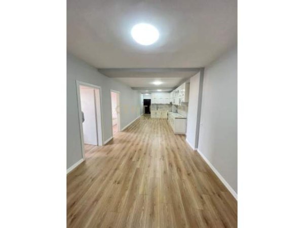 Tirane, shes apartament 2+1 130.000 Euro (laprake)