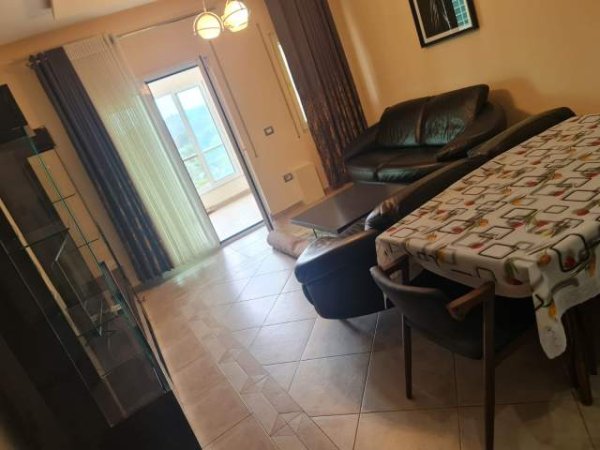 Tirane, jepet me qera apartament 3+1+BLK Kati 3, 120 m² 500 Euro (Kopshti zoologjik)