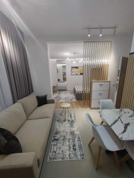 Pogradec, jepet me qera apartament Kati 2,  cmimi 40 Euro (Ne qender perball Hotel Enkelanes ,)