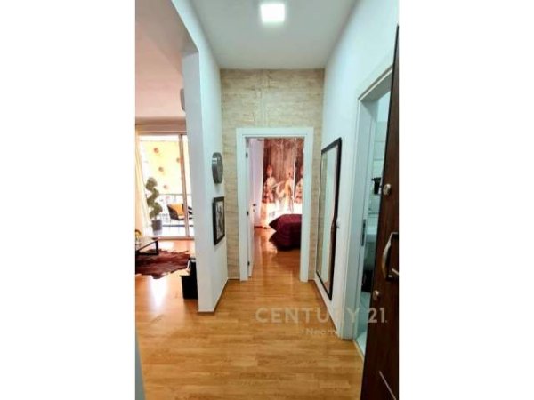 Tirane, jepet me qera apartament 1+1+BLK Kati 3, 65 m² 600 Euro (21 Dhjetori)