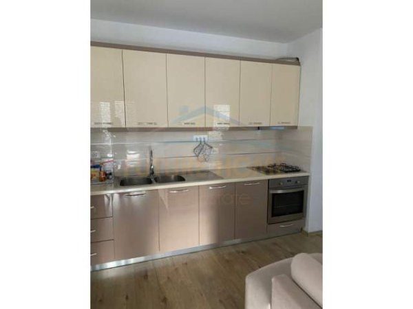 Tirane, jepet me qera 2+1 Kati 3, 85 m² 500 Euro (Rruga e Kavajes)