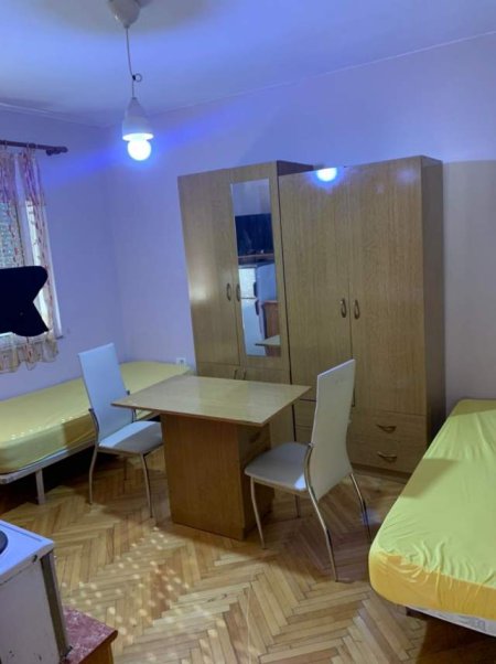 Tirane, jepet me qera apartament 1+1 Kati 4, 50 m² 300 Euro (Myslym Shyri)