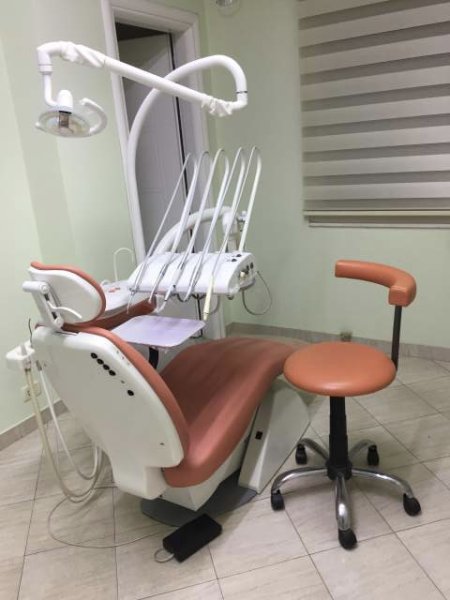 Tirane, shes poltron dentar 300.000 Leke