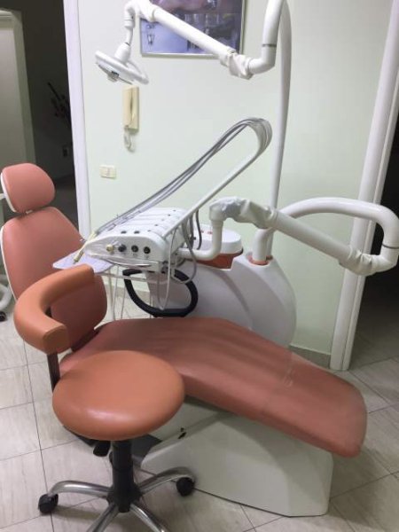 Tirane, shes poltron dentar 300.000 Leke