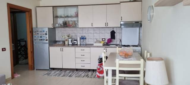 Tirane, jepet me qera apartament 1+1+BLK Kati 2, 65 m² 40.000 Leke (prapa Keshit)