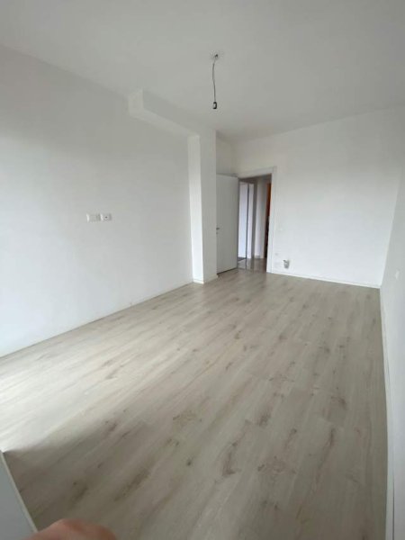 Tirane, jepet me qera Kati 7, 15 m² 200 Euro (Farmacia 10)
