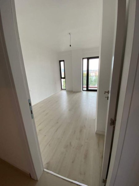 Tirane, jepet me qera Kati 7, 15 m² 200 Euro (Farmacia 10)