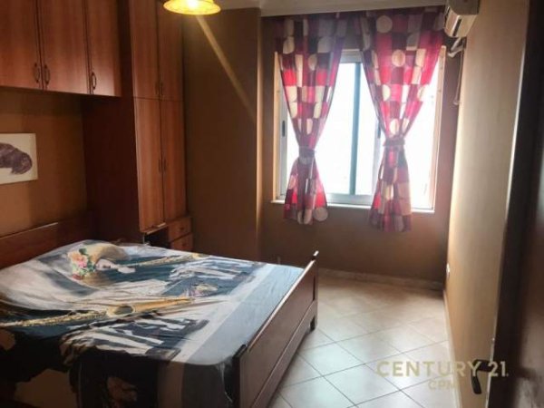 Tirane, jepet me qera apartament 2+1+BLK Kati 8, 100 m² 450 Euro (Rruga Petro Ninin Luarasi Ali Demi)