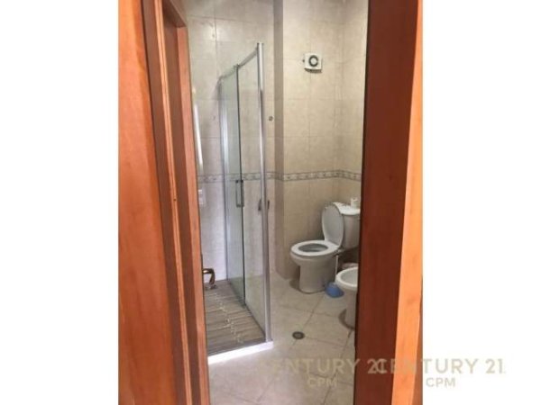 Tirane, jepet me qera apartament 2+1+BLK Kati 8, 100 m² 450 Euro (Rruga Petro Ninin Luarasi Ali Demi)