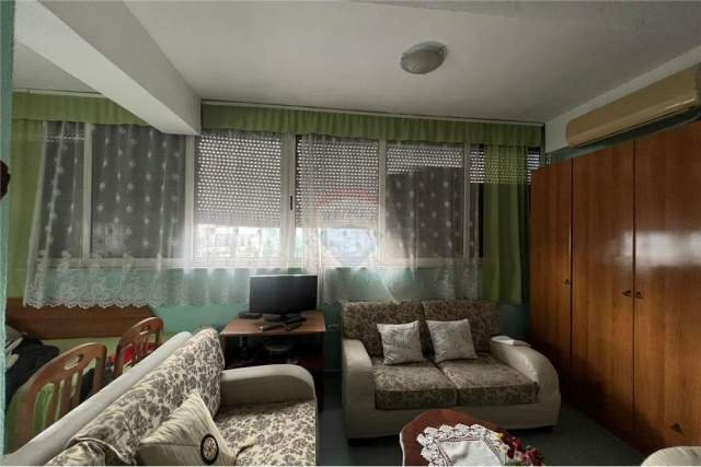 Tirane, jepet me qera garsonier 1+1 Kati 1, 48 m² 300 Euro (Rruga Riza Cerova)