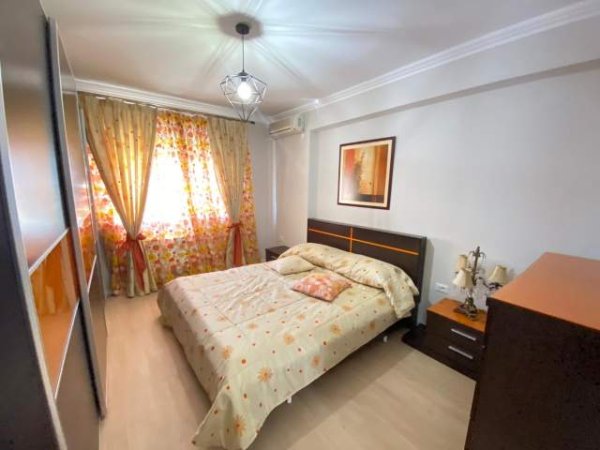 Tirane, jepet me qera apartament 3+1+BLK Kati 5, 125 m² 800 Euro (Piaca)