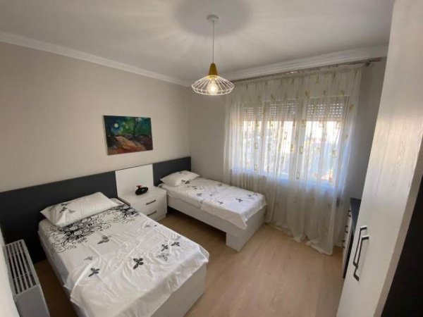 Tirane, jepet me qera apartament 3+1+BLK Kati 5, 125 m² 800 Euro (Piaca)