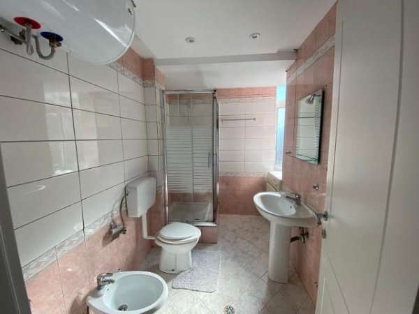 Tirane, jepet me qera apartament 3+1+BLK Kati 5, 125 m² 800 Euro (Piaca)