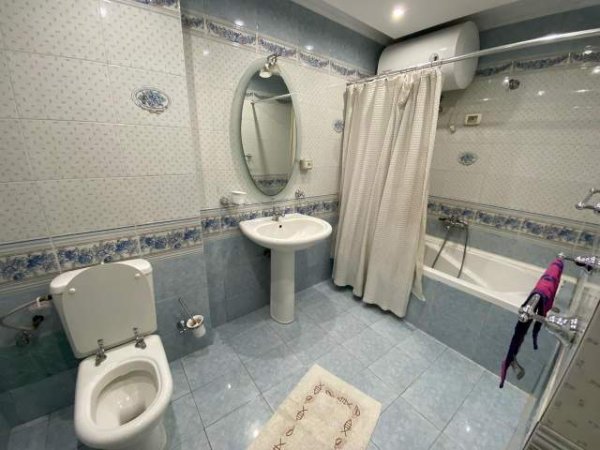 Tirane, jepet me qera apartament 3+1+BLK Kati 5, 125 m² 800 Euro (Piaca)