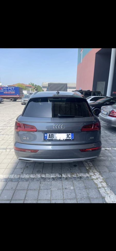 Tirane, shitet xhip Audi Q5 Viti 2018, 29.000 Euro