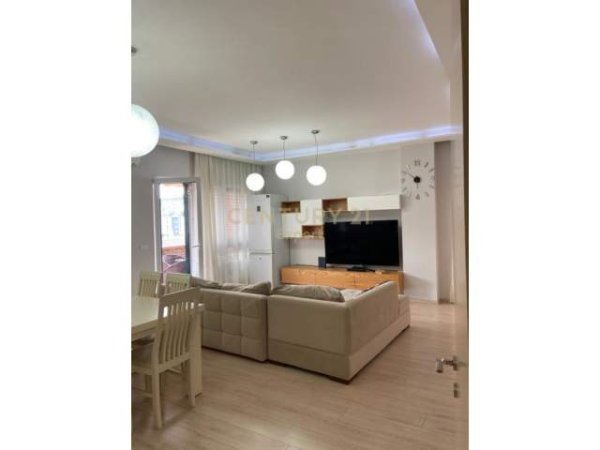 Tirane, jepet me qera apartament 2+1+BLK Kati 4, 122 m² 600 Euro (Liqeni i Thatë)