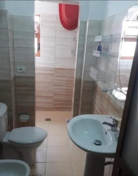 Pogradec, jepet me qera garsonier Kati 1, 35 m² 25 Leke (Reshit Collaku)