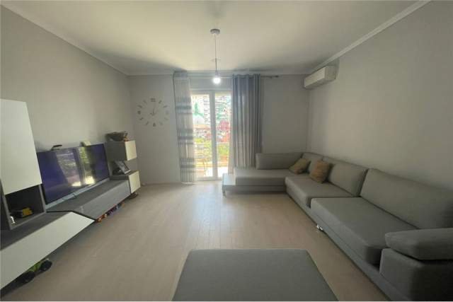 Tirane, jepet me qera apartament 2+1+BLK Kati 3, 105 m² 500 Euro (rruga elbasanit)