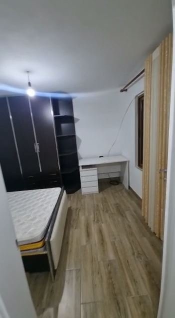 Tirane, jepet me qera Vile 1+1 Kati 1, 56 m² 190 Euro (Rruga Zef Serembe)