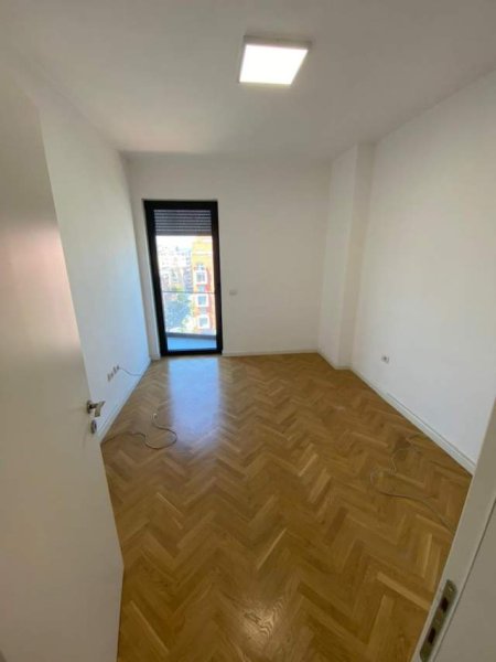 Tirane, jepet me qera apartament 2+1 Kati 7, 105 m² 550 Euro