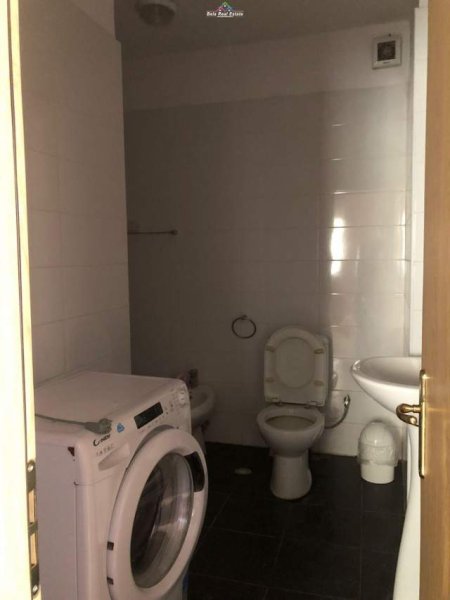 Tirane, jepet me qera apartament 1+1 Kati 4, 80 m² 600 Euro (Rruga e elbasanit)