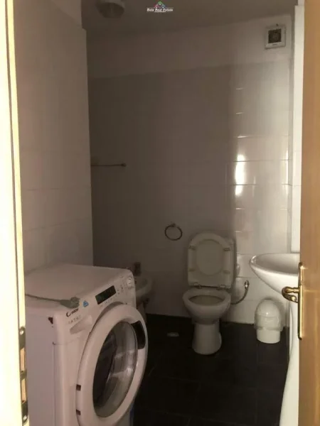 Tirane, jepet me qera apartament 1+1 Kati 4, 80 m² 600 Euro (Rruga e elbasanit)