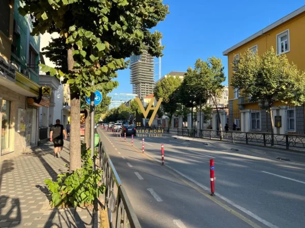 Tirane, shitet apartament 2+1+Ballkon Kati 7, 107 m² 268.000 € (RRUGA E DURRESIT)