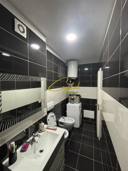 Tirane, jepet me qera apartament 2+1 Kati 4, 80 m² 700 € (21 DHJETORI)