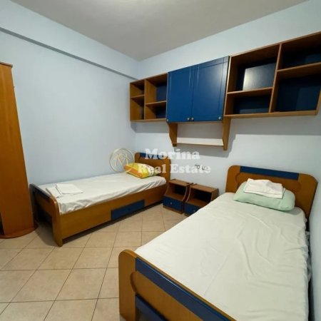 Tirane, jepet me qera apartament 2+1 Kati 4, 105 m² 700 € (Rruga Petro Korcari)